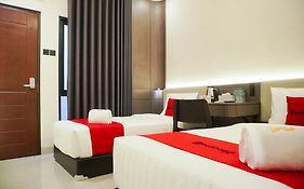 Reddoorz Plus @ Terban Residence